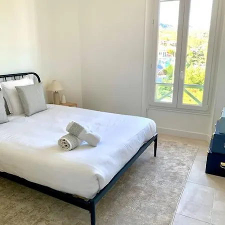 Renovated - 3 Bedrooms - Ac - Sea View - Sleeps 6 Apartment