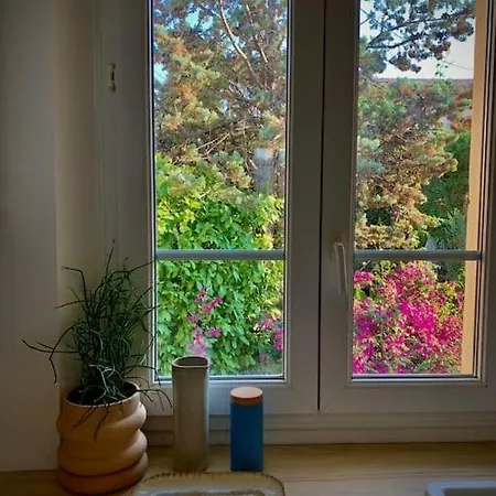 Renovated - 3 Bedrooms - Ac - Sea View - Sleeps 6 *