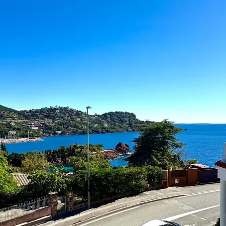 Апартаменты Renovated - 3 Bedrooms - Ac - Sea View - Sleeps 6 *