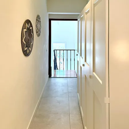 Διαμέρισμα Renovated - 3 Bedrooms - Ac - Sea View - Sleeps 6 *