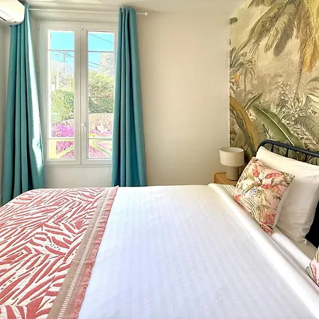 Апартаменты Renovated - 3 Bedrooms - Ac - Sea View - Sleeps 6 *